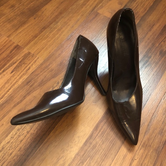 Brown pointed toe heels - Picture 3 of 3
